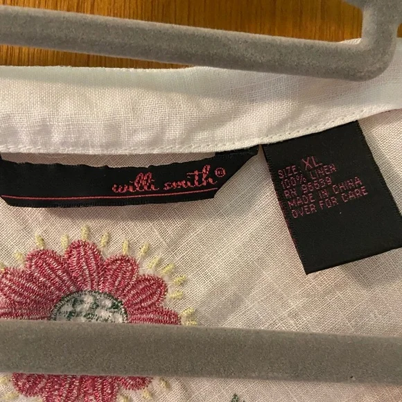 Willi Smith White and Pink Embroidered Bell Sleeve Blouse - Picture 3 of 9